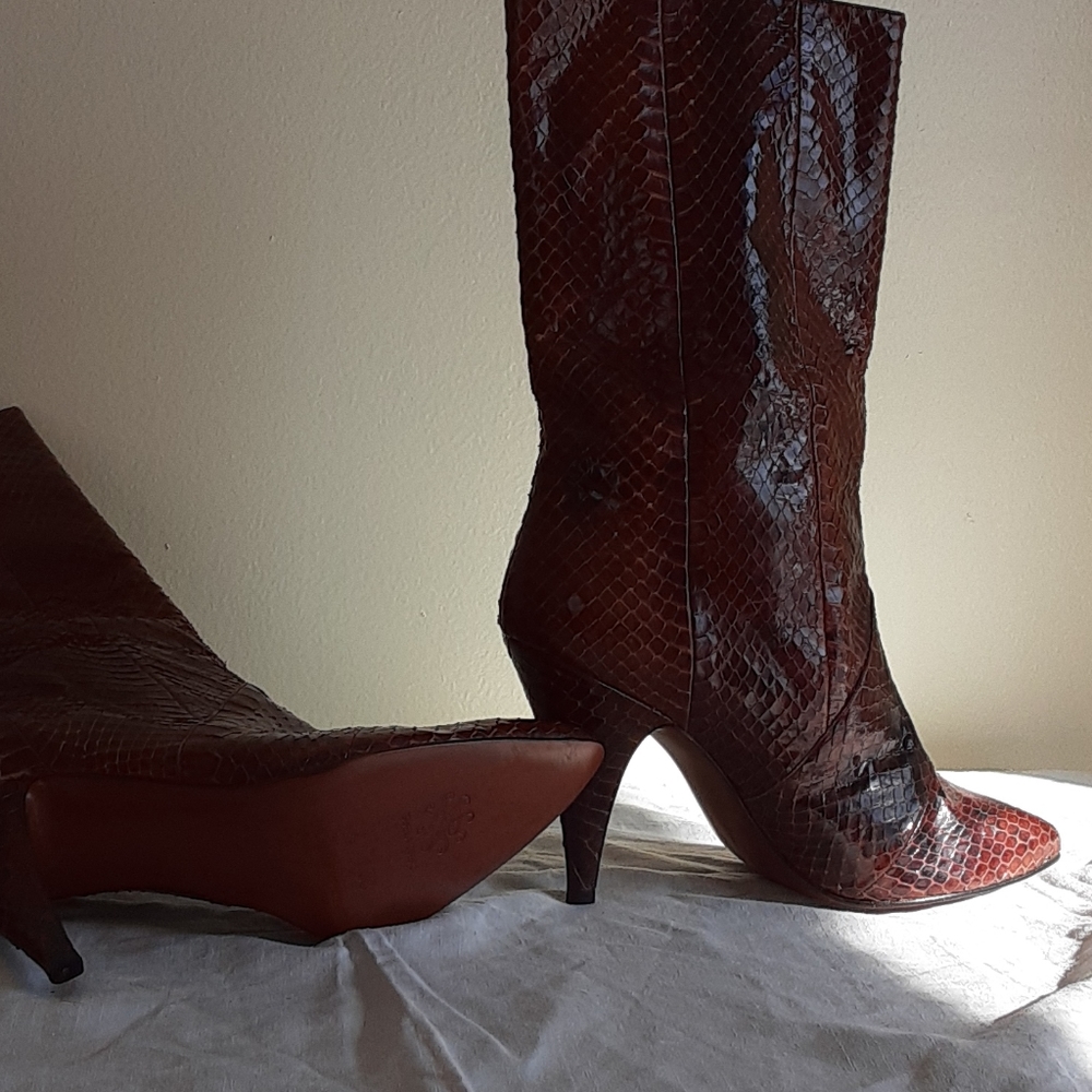 SUELA CUERO snakeskin pointed boots size 38 brand